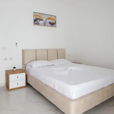 Aysel Fontaine * Vlorë