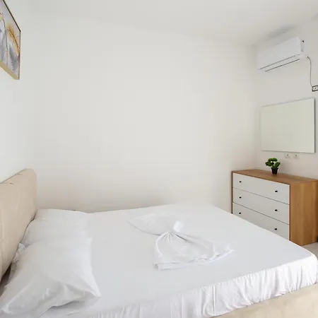 Aysel Fontaine * Vlorë