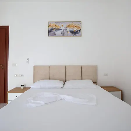 Aysel Fontaine Vlorë