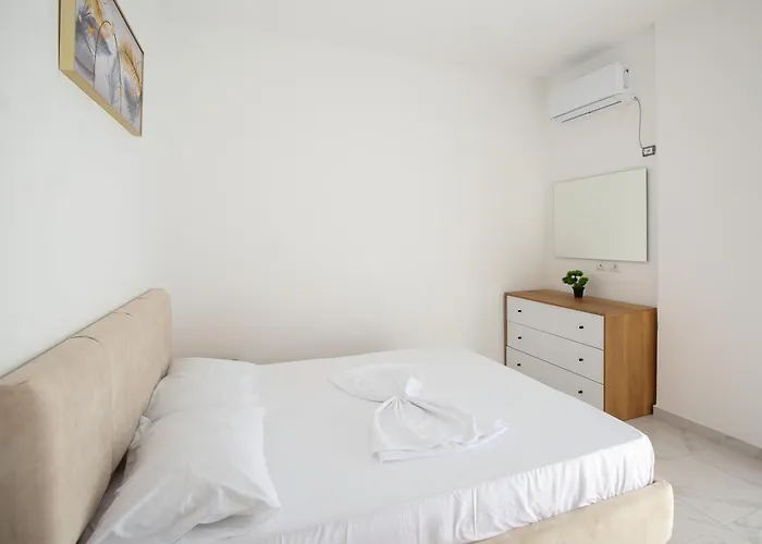 Aysel Fontaine * Vlore